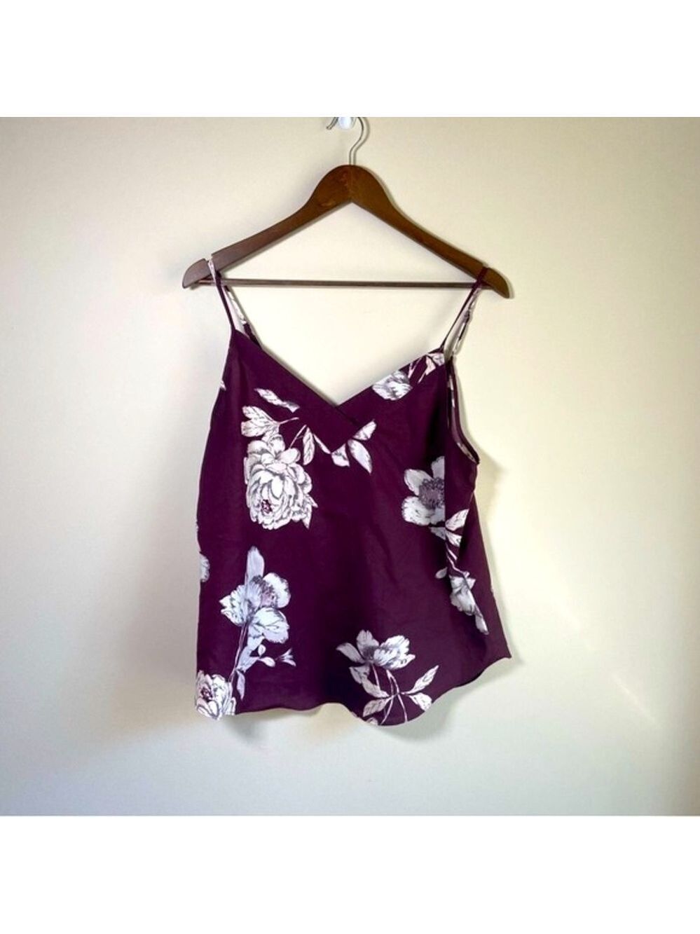 Dynamite V Neck Cami White Floral Burgundy Large
